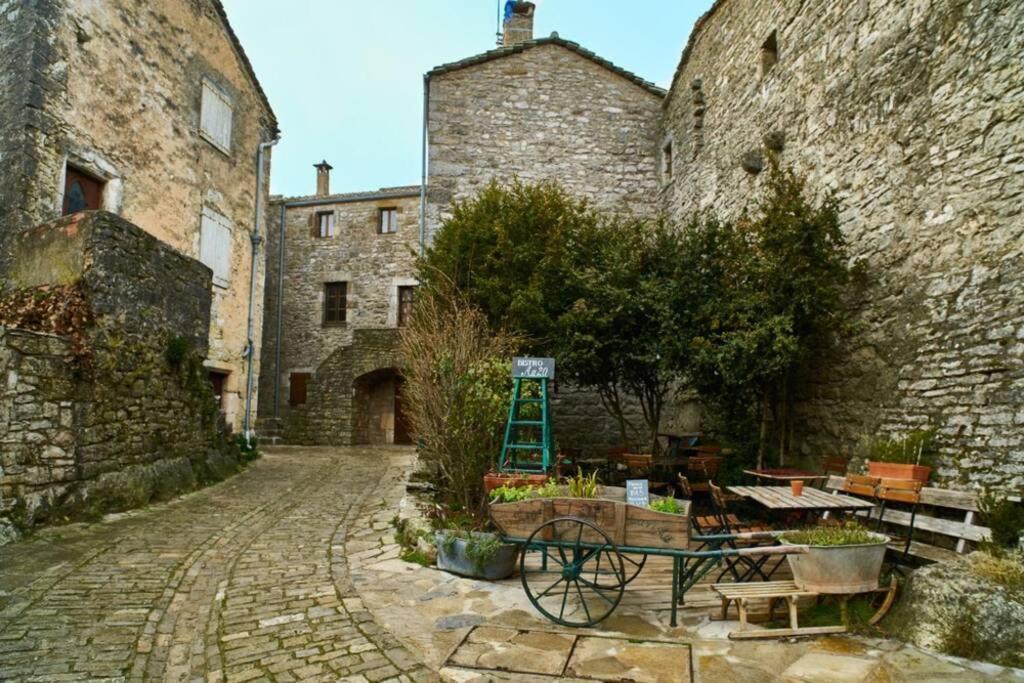 T 2 Dans Village Vacances 3 *** A Saint Geniez 2 Piscines Chauffee Pierrefiche  Luaran gambar
